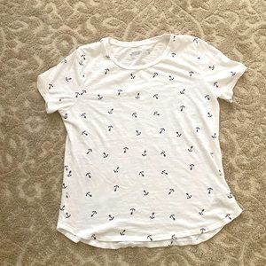 Old navy women’s T-shirt